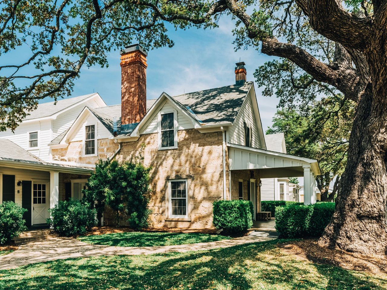 tree service working in Austin TX